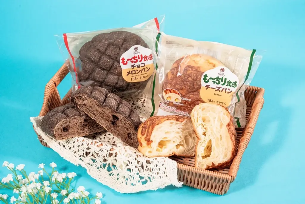 ファミマ『超も～っちりパン』にチョコメロン＆チーズ登場