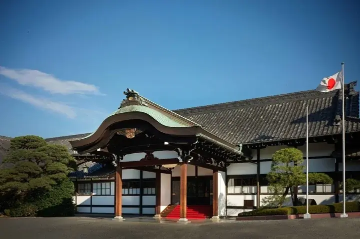 【明治記念館】“日頃の感謝の気持ちを込めて母の日に花を贈ろう！” 心華やぐフラワーギフト特集！母の日フラワーギフトの胡蝶蘭シリーズに生花アレンジメントが加わりました！ 画像 7