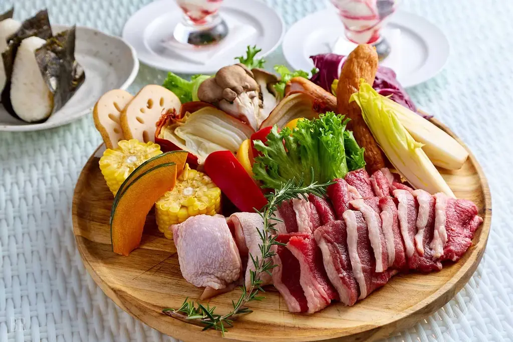 【1泊3食付で18,000円台〜】関西最大級のオールインクルーシブグランピング〈カリコリゾート淡路島〉で『熟成肉ダイニング誕生記念プラン』を販売開始。さらに期間限定で「縁日」毎日開催！ 画像 5