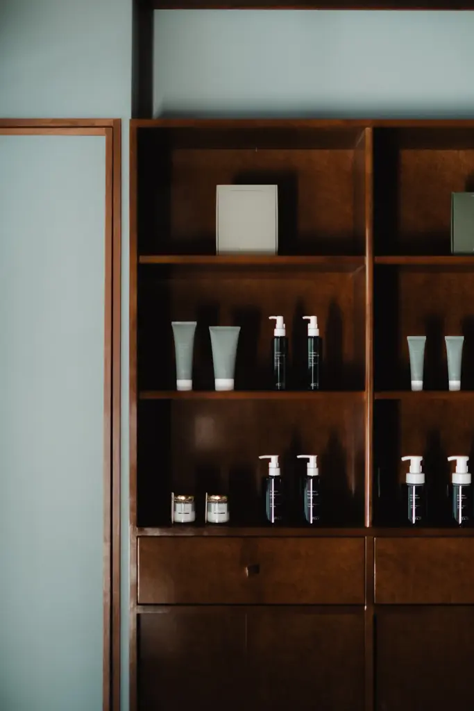 2026年4月25日（土）、OSAJI（オサジ）のグローバルコンセプトストア「お匙 京都（オサジ キョウト）」が、化粧品・食・香りを通し“暮らしの処方”を提案する複合型ストアとして、京都に誕生。 画像 3