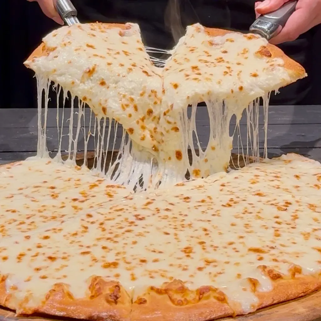 ドミノ・ピザ、ほぼ1kgのチーズ・からあげ・ポテト登場　大人もお子さまも大仰天「ドミノデカ盛り祭」4月24日（金）より期間限定で開幕！ 画像 3