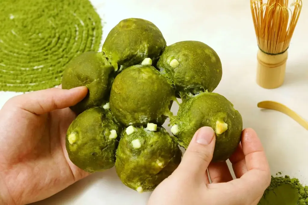 【森半とのコラボ再び！】京都の老舗ベーカリー「グランディール」より爽やかな柚子が香る『京生ちぎりパン～宇治の一番茶～』や抹茶に黒蜜ミルクを合わせたベーグルなど茶師監修の”一番茶”を使用したパンを新発売 画像 4