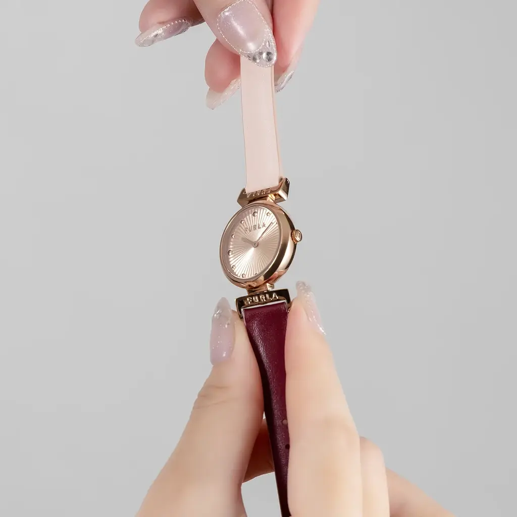 くるりと回して瞬時にカラーチェンジが可能なFURLA（フルラ）の新作時計『FURLA TWIST（フルラ ツイスト）』4型が、4月17日（金）に発売。 画像 6