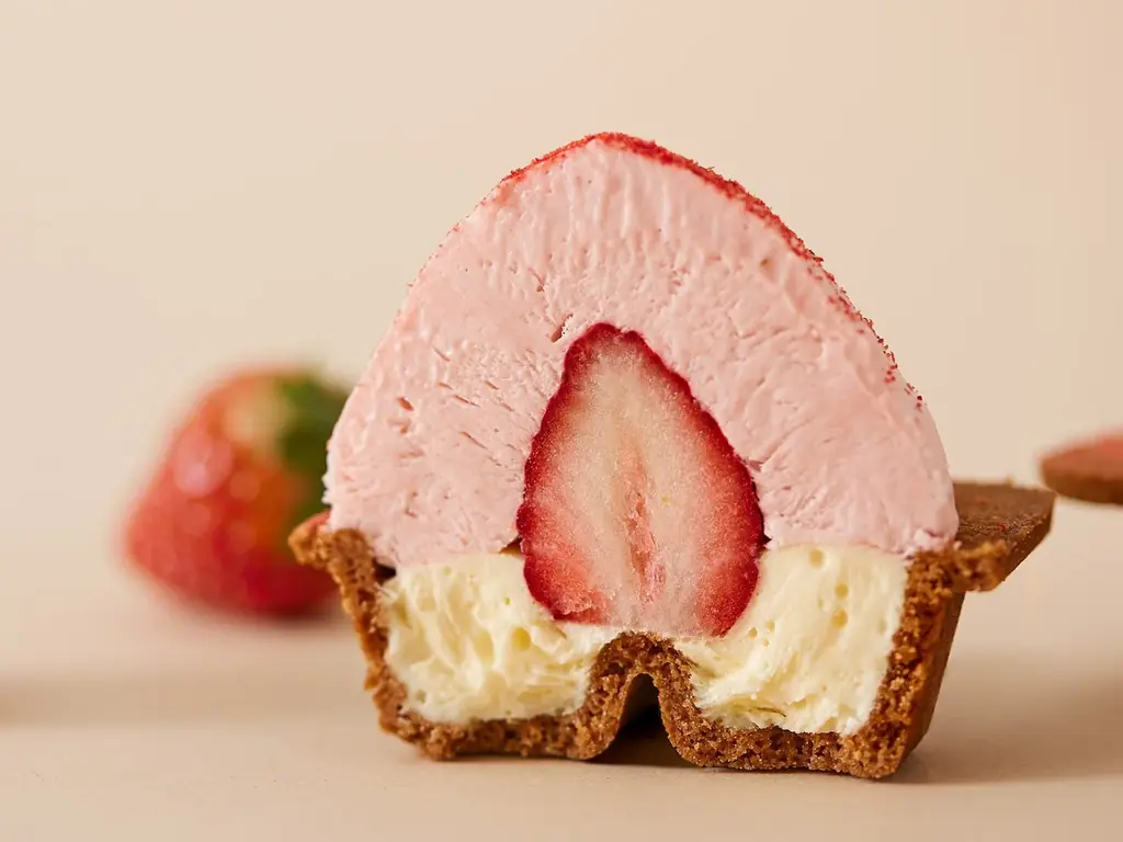 累計販売200万個突破！北海道発“ふわとろザク”の生チーズケーキ「CHEESE WONDER」5周年 ~春限定・人気フレーバー “まるごと苺”の「RED」復刻販売~ 画像 2