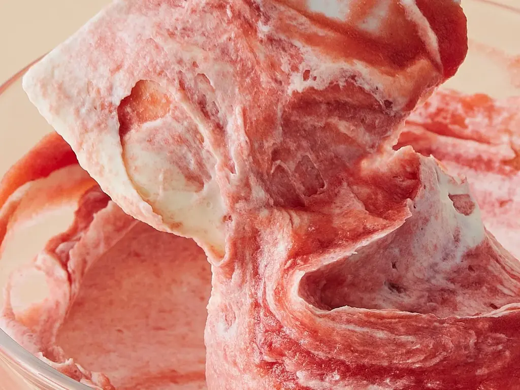 累計販売200万個突破！北海道発“ふわとろザク”の生チーズケーキ「CHEESE WONDER」5周年 ~春限定・人気フレーバー “まるごと苺”の「RED」復刻販売~ 画像 4