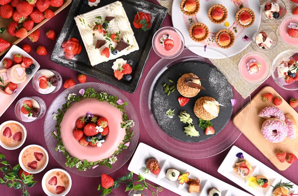 【リーガロイヤルホテル広島】苺がテーマのスイーツビュッフェ第3弾。サッカー世界大会開催国の料理も登場『世界の味わいビュッフェ』を開催 画像 3