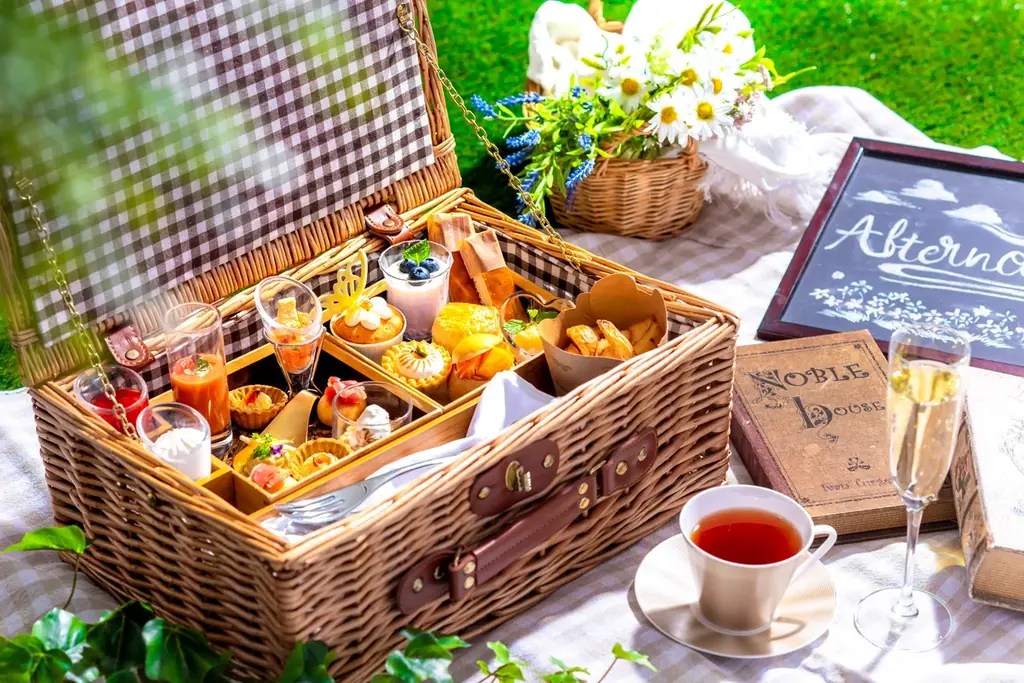【リーガロイヤルホテル京都】ホテルにいながらピクニック気分「新緑ピクニック アフタヌーンティーセット」 販売 画像 1