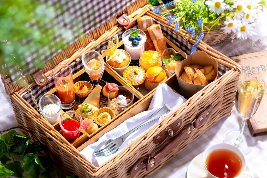 【リーガロイヤルホテル京都】ホテルにいながらピクニック気分「新緑ピクニック アフタヌーンティーセット」 販売 画像 2
