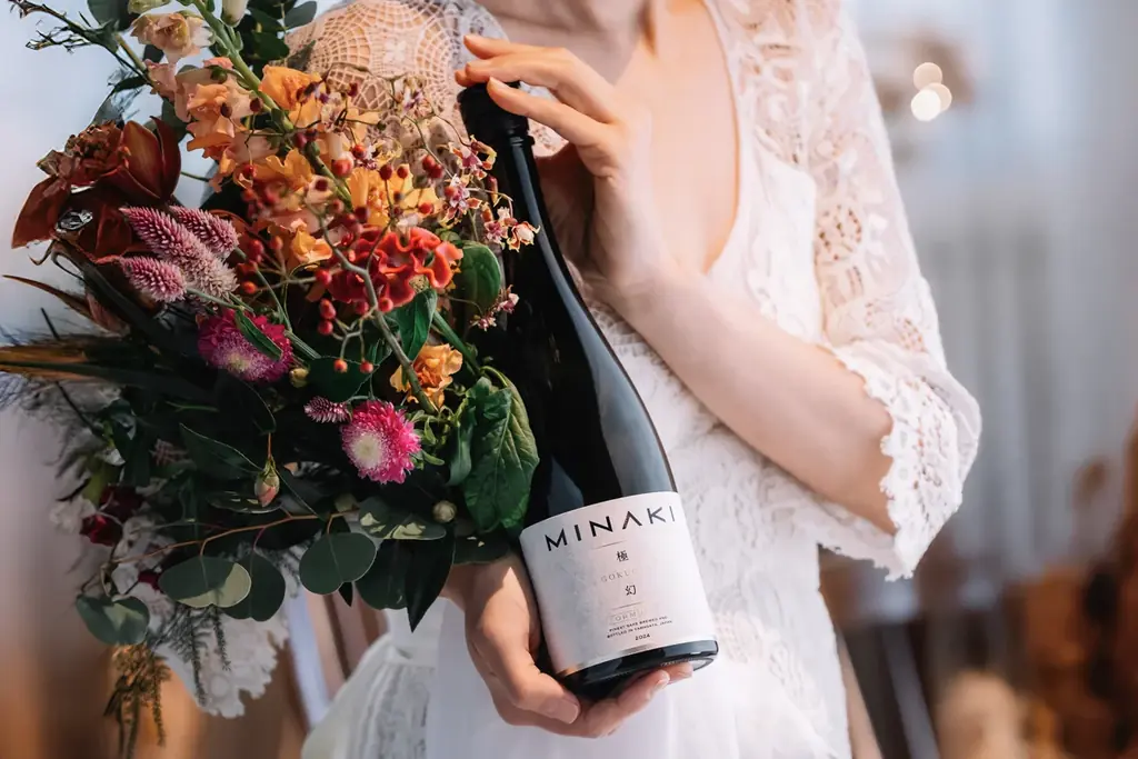 日本酒MINAKIとゴトウフローリストが贈る、2026年母の日のための特別なフラワーギフトを限定販売 画像 2