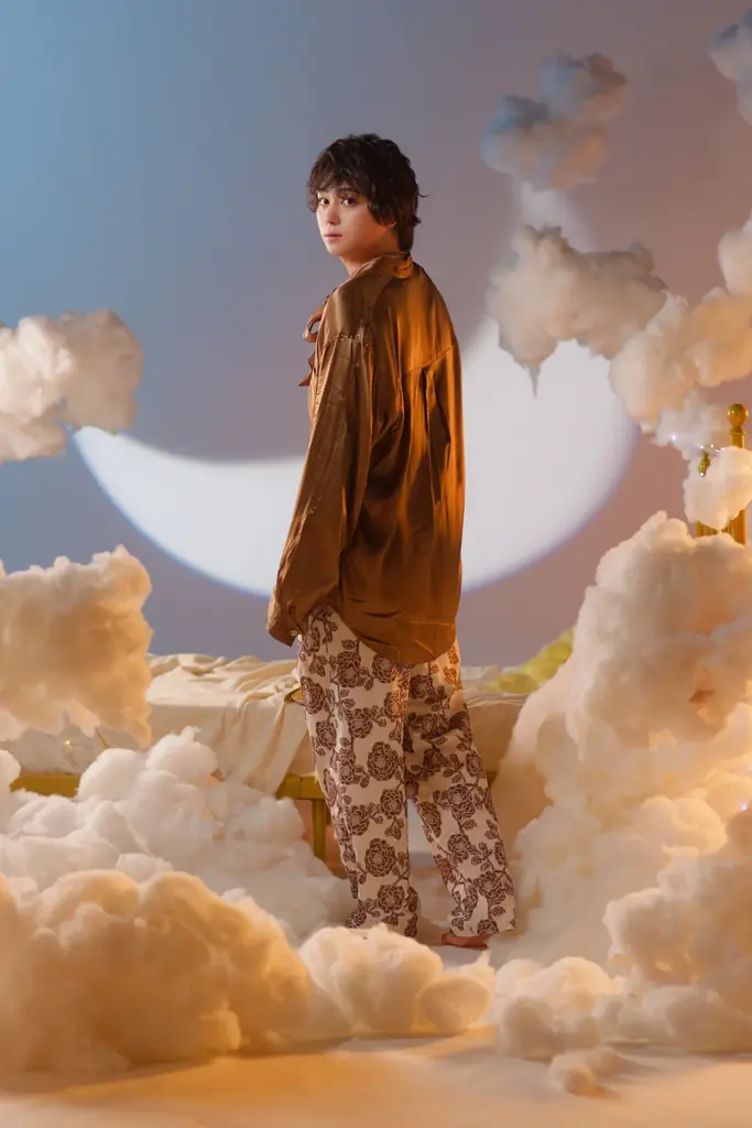 佐奈宏紀、1st写真集『夢中』が発売決定！「僕の頭の中の世界を表現したような写真集」発売記念イベントも 画像 1