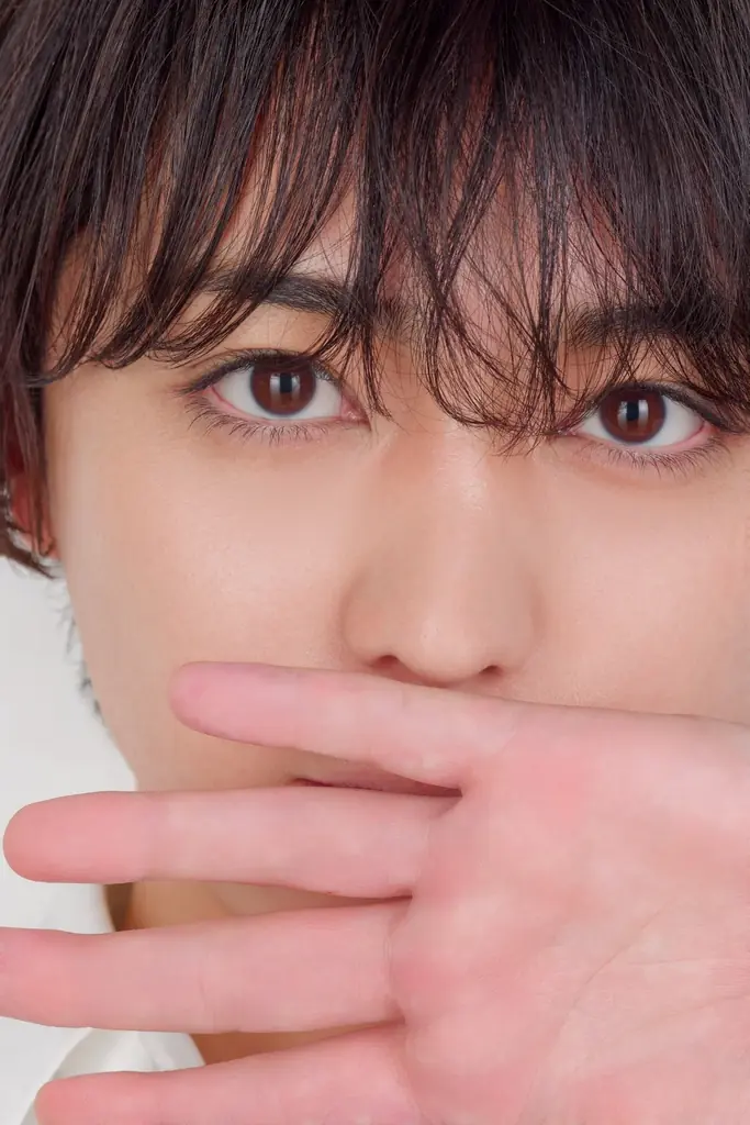 佐奈宏紀、1st写真集『夢中』が発売決定！「僕の頭の中の世界を表現したような写真集」発売記念イベントも 画像 3