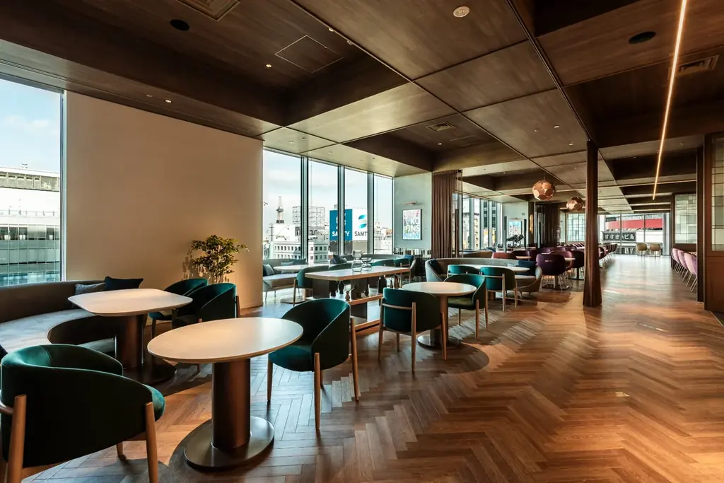 すすきのに繰り出す前の「一杯」に。SAPPORO STREAM HOTELが提案する、旅人と地元の人が溶け合うハッピーアワーが5/7より開始。愛されスイーツの復刻プレートも展開！ 画像 2