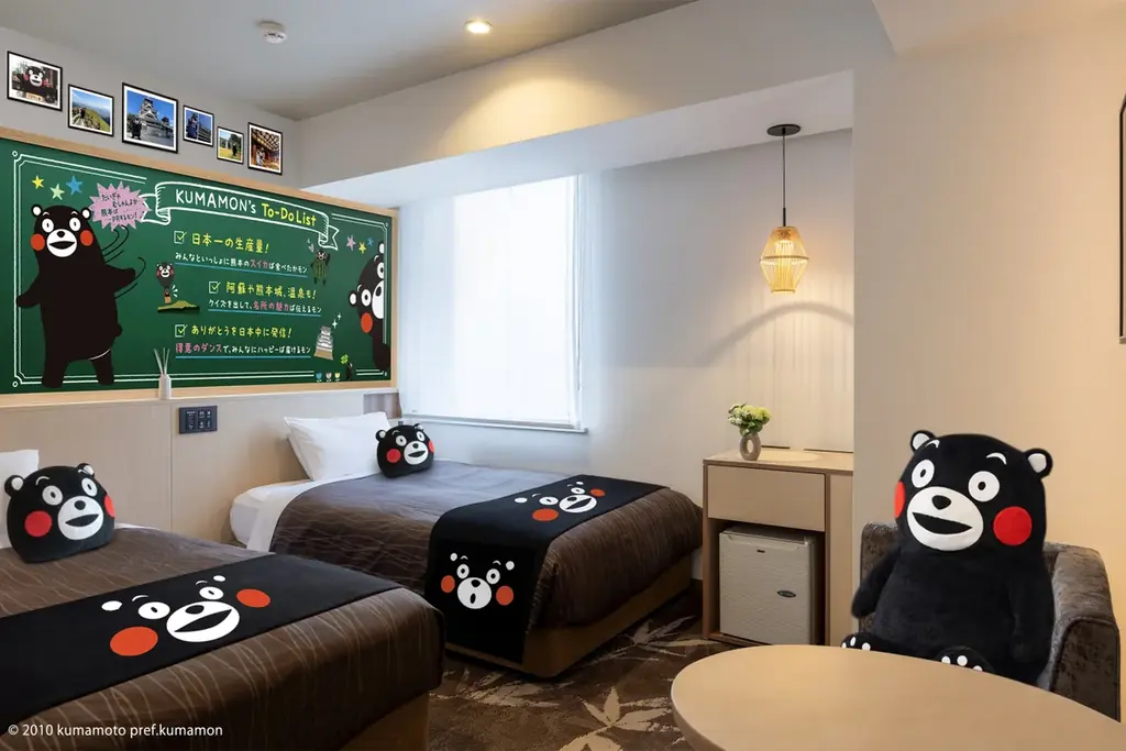【WHGホテルズ】“お仕事モード”のくまモンの日常をのぞき見しよう！　コラボレーションルーム「熊本県営業部長のスペシャルルームだモン！」が誕生　『くまモン WHGホテルズに出張中！』 画像 7