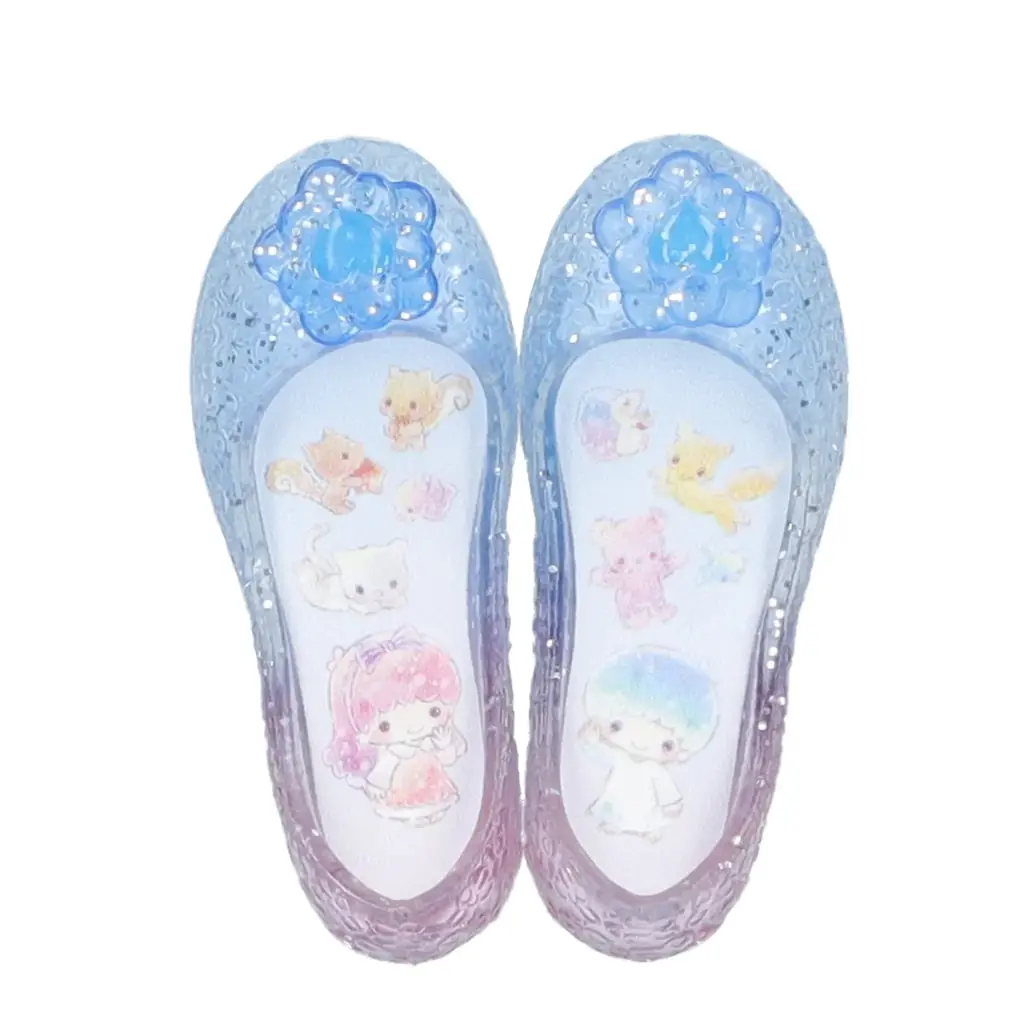 幼少期に憧れた気持ちを思い出す、サンリオキャラクターズデザインのミニチュアサイズのキッズサンダルが、2026年4月下旬より順次全国のカプセルトイ自販機に登場！ 画像 3