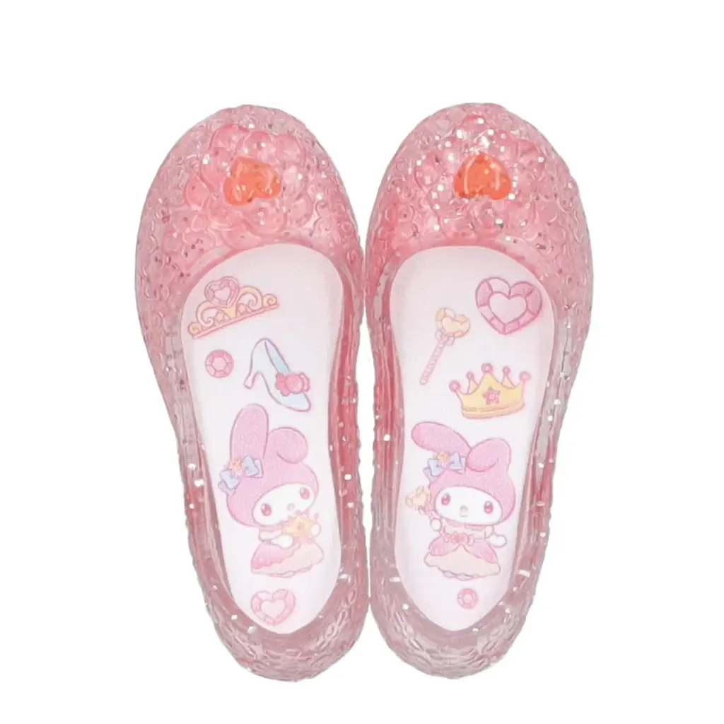 幼少期に憧れた気持ちを思い出す、サンリオキャラクターズデザインのミニチュアサイズのキッズサンダルが、2026年4月下旬より順次全国のカプセルトイ自販機に登場！ 画像 4