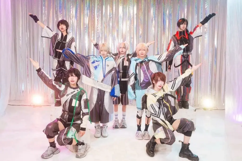 メンズアイドル『双極スペクトラム』のライブフォトがセブン‐イレブンのマルチコピー機に登場　メモカぴあにて販売開始！ 画像 1