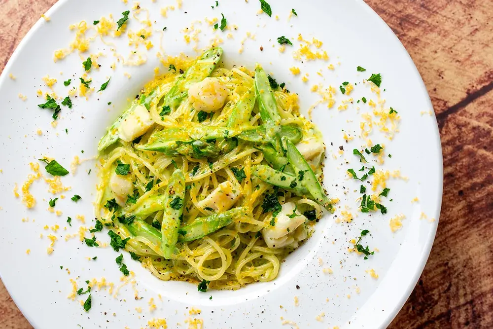 【北海道から春の便り】待望の「北海道産アスパラ」がついに解禁！旬の甘みと瑞々しさを楽しむパスタ・ピッツァが4月17日より販売開始！春の限定メニュー全ラインナップが本日より勢揃い!!! 画像 2