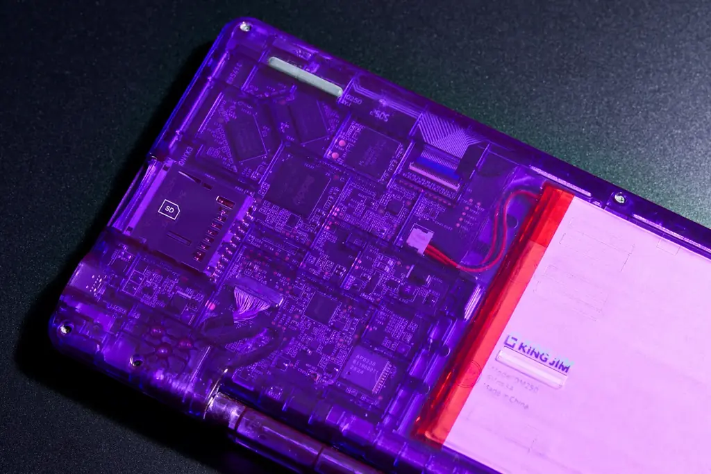 特別仕様のデジタルメモ「ポメラ」最新作 DM250XYZ Midnight Purple（ミッドナイトパープル）キングジム公式オンラインストアにて抽選販売 画像 3