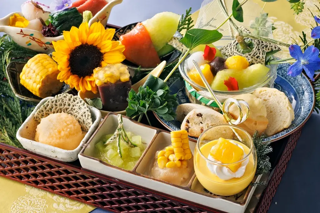 札幌のホテルで味わう、夏の食材・色合い・香りで彩られた甘味の箱庭。備長炭の七輪で炙って楽しむ、体験型の和のアフタヌーンティーを5月23日より提供開始！ 画像 3
