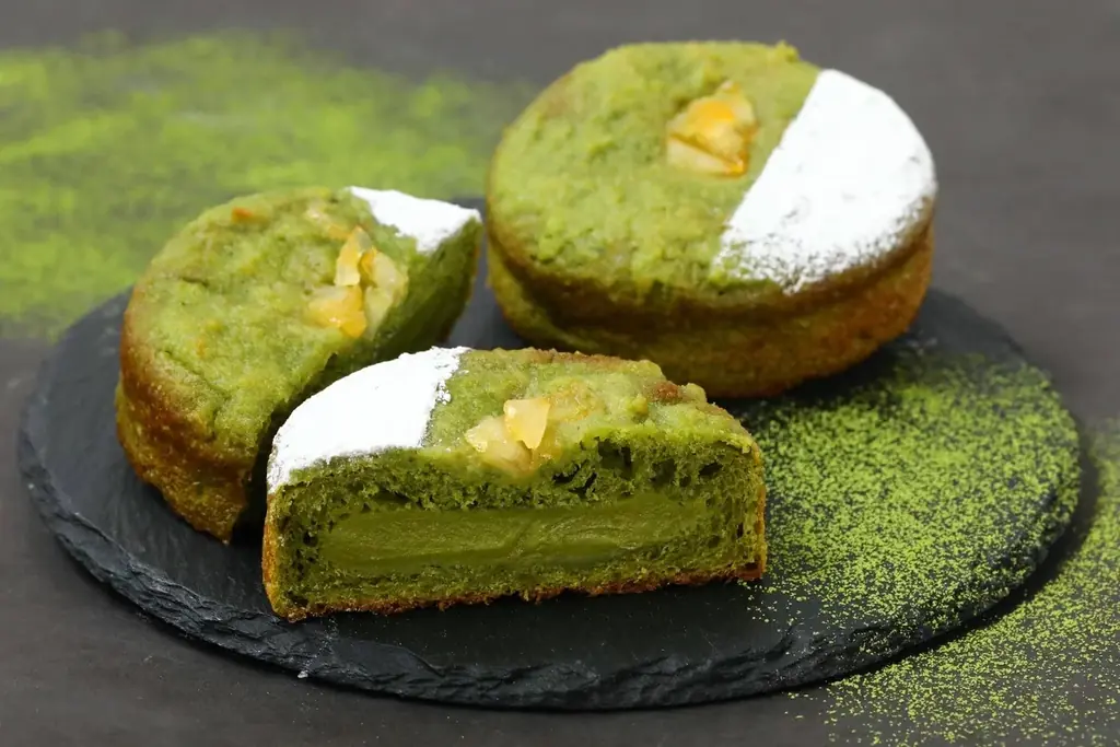 【抹茶×イチゴのもちもちパン】「バゲットラビット」より累計販売数100万個※1突破の「ブール」から抹茶の味わい＆甘酸っぱいイチゴを掛け合わせたハイブリッドな初夏限定フレーバーが登場！ 画像 2