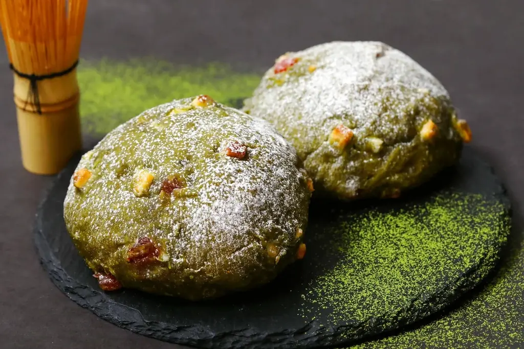 【抹茶×イチゴのもちもちパン】「バゲットラビット」より累計販売数100万個※1突破の「ブール」から抹茶の味わい＆甘酸っぱいイチゴを掛け合わせたハイブリッドな初夏限定フレーバーが登場！ 画像 3