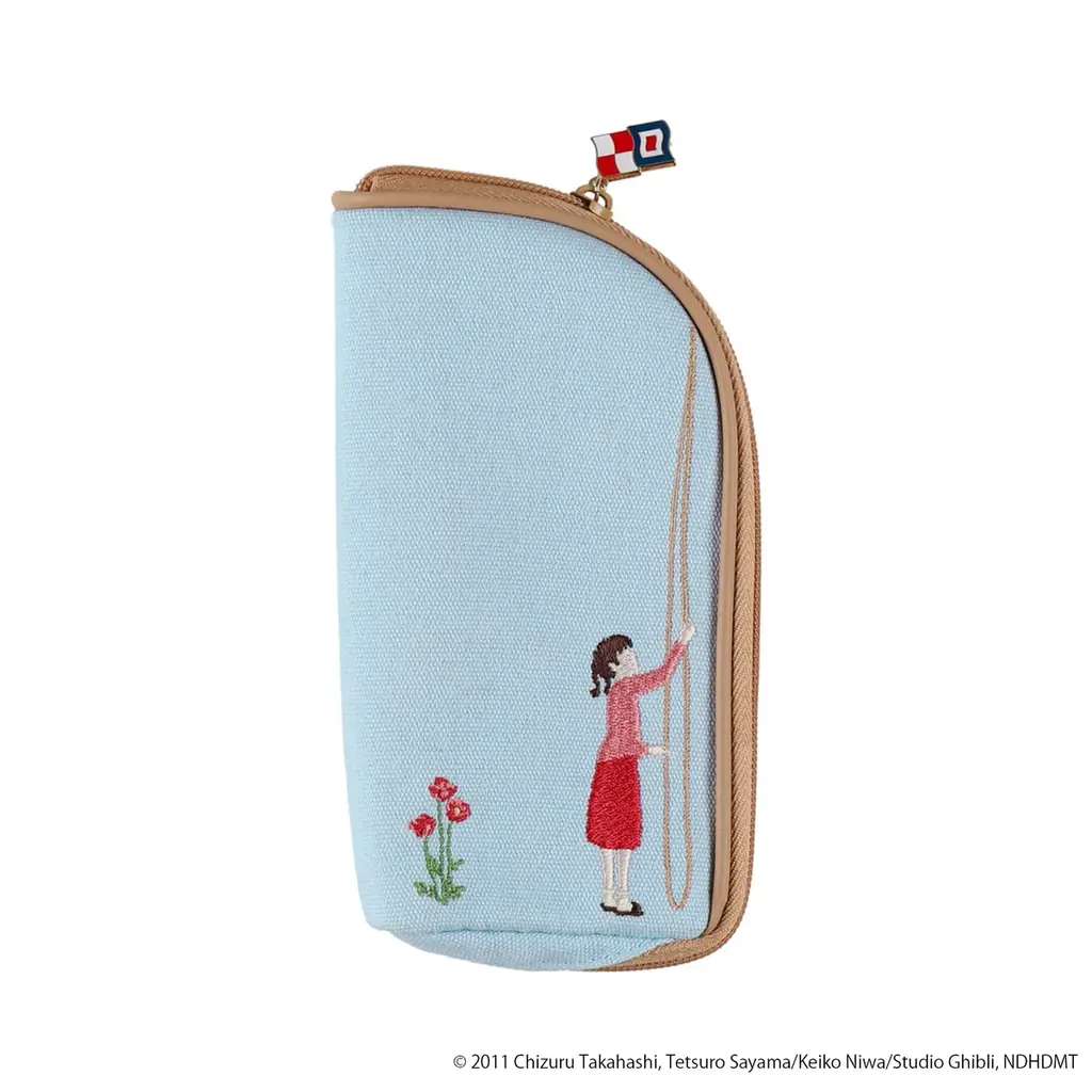 全国の「ジブリがいっぱい どんぐり共和国」にて2026年4月25日(土)より、2011年公開のスタジオジブリ作品『コクリコ坂から』にフィーチャーした新商品7種を発売！ 画像 7