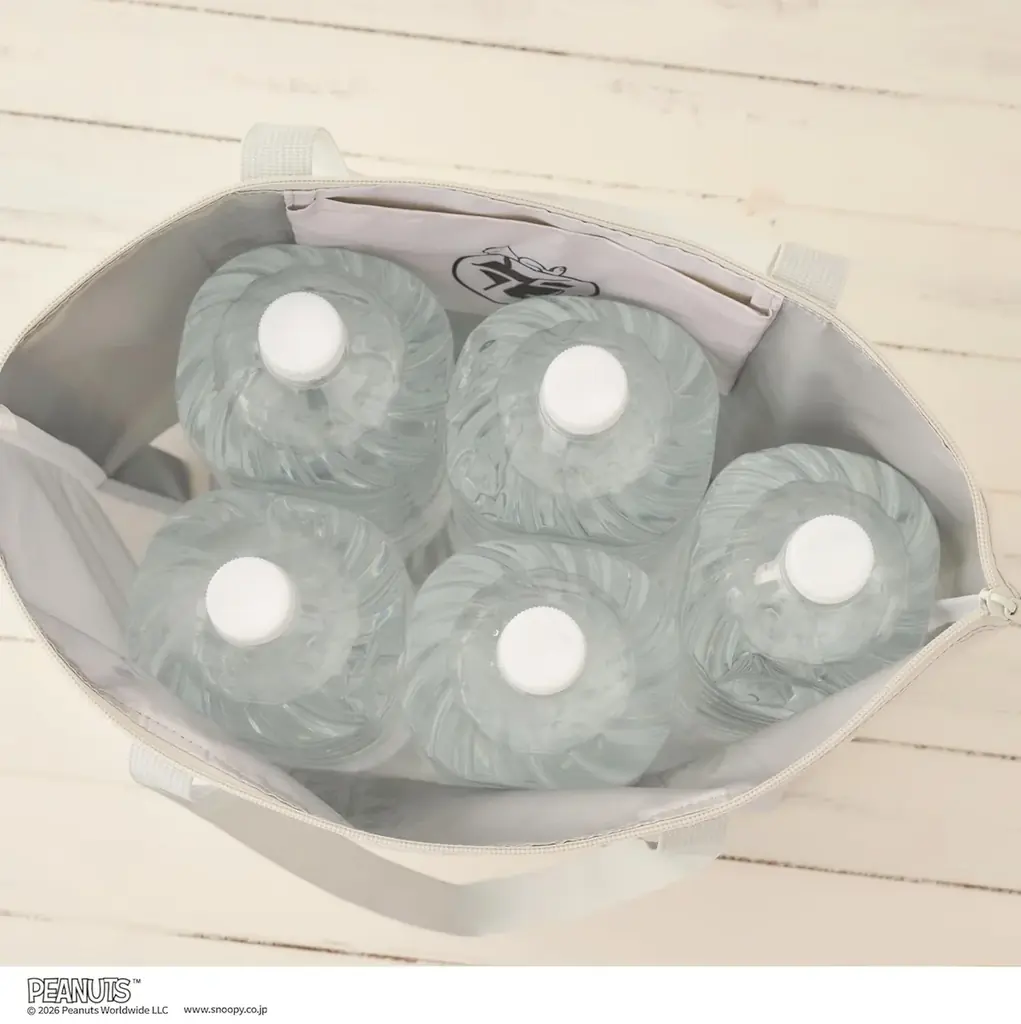 この夏大活躍！『cookpad plus』2026年夏号付録に【PEANUTS誕生75周年記念デザイン】スヌーピー 折りたためる 超BIG保冷バッグが登場します 画像 4