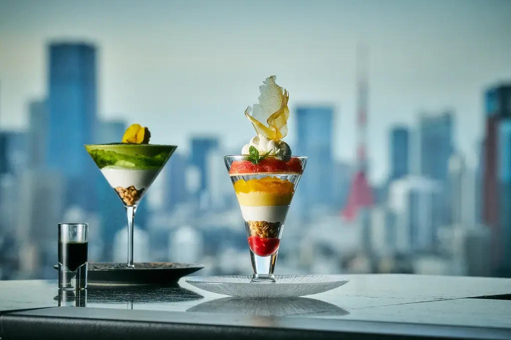 【品川プリンスホテル】夜景とともに味わう“大人のご褒美”『〆パフェ～甘美な余韻のご褒美～』を販売 画像 1