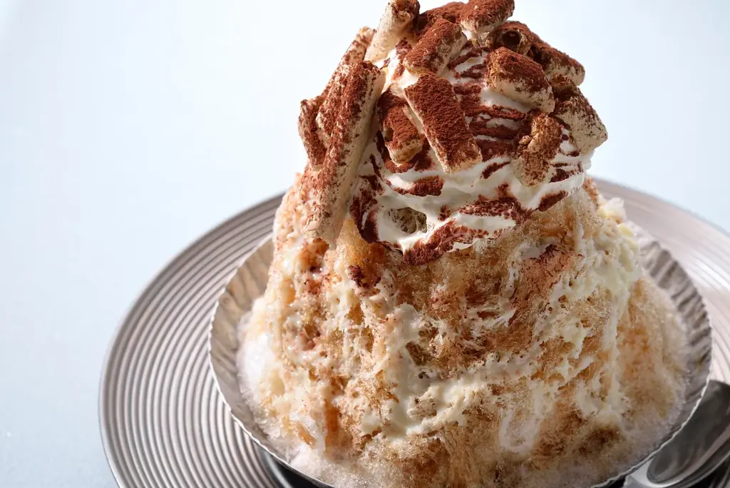 【ホテル椿山荘東京】“食べ進めるほどに変化する”デザート仕立ての新感覚かき氷が初登場　こだわりの氷とホテルの技が織りなす贅沢かき氷2種　6月6日よりスタート 画像 2