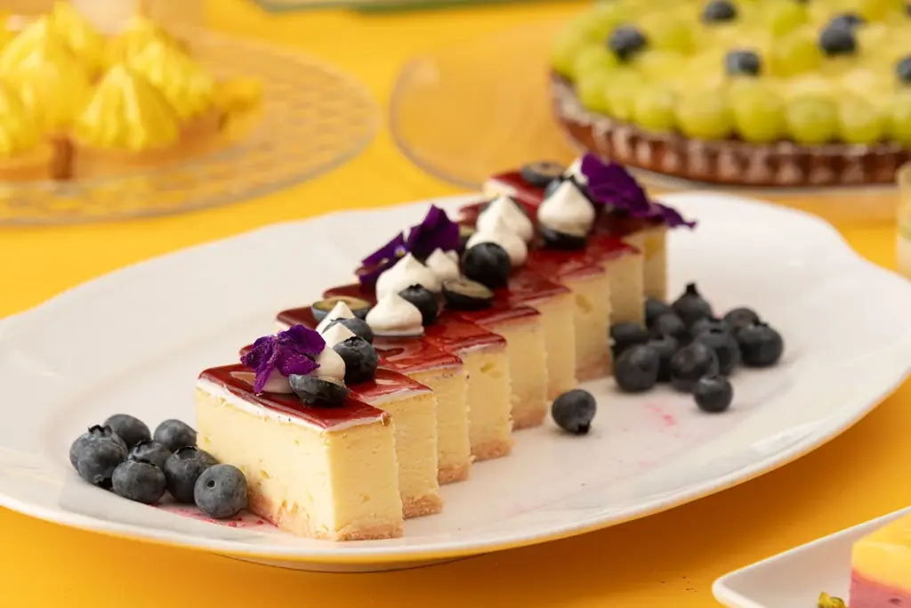 ホテル アゴーラ 大阪守口　マンゴーやメロンなど10種のフルーツに埋もれる　フルーティースイーツ＆ランチディナービュッフェ開催 画像 3