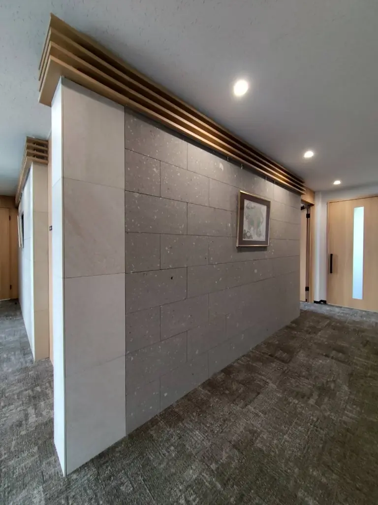 創立100年を迎えた上田商会、札幌支店を「次世代型オフィス」へ刷新 札幌軟石が彩る空間が誕生 5月にはコンクリートサウナ「CUBERU」も導入決定 画像 3