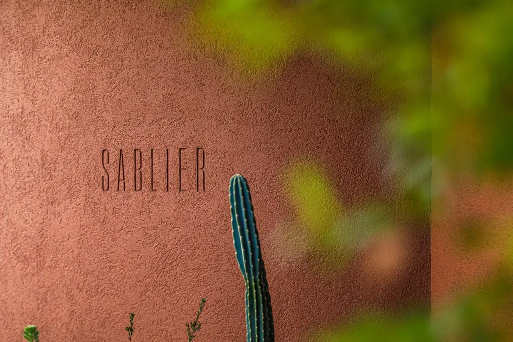 全室4Kプロジェクター設置の“時を忘れるホテル”「SABLIER by R HOTEL」が大阪・桜川に誕生。開業に先駆けて内覧会および試泊会を4/27（月）に開催！ 画像 1