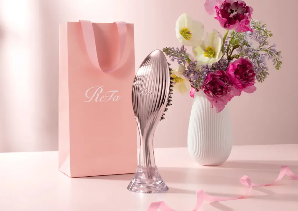 あふれる感謝を、あなたへ。 ReFaの輝きとともに、想いをブーケのように束ねて。 “SPRING CAMPAIGN 2026” より、母の日キャンペーン実施中！ 画像 3