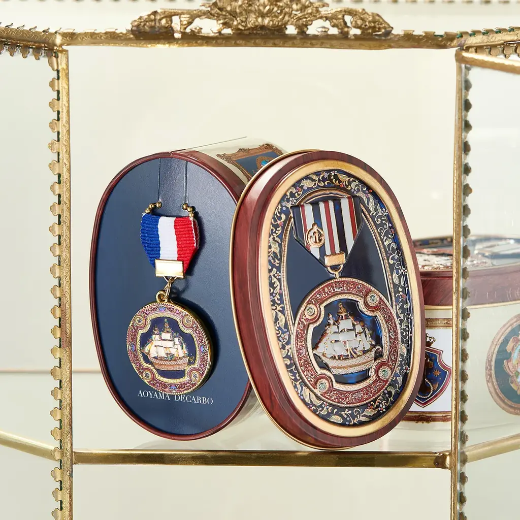 『横浜限定缶』第二弾が新登場。港の記憶を閉じ込めた“アンティークメダル缶”で、横浜の港町の物語を感じて。 画像 5