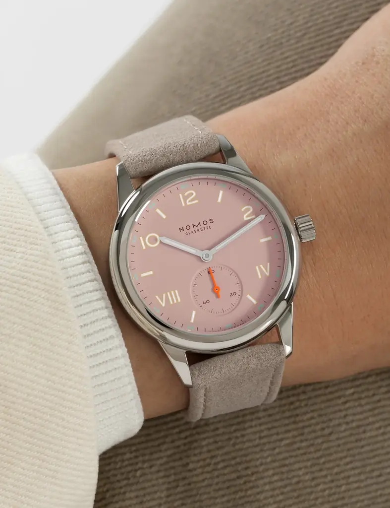 ドイツ時計ブランド「NOMOS GLASHÜTTE /ノモス グラスヒュッテ 」人気の定番モデル「クラブキャンパス」に春を彩る新カラー・フルローズとオールオリーブが登場 画像 2
