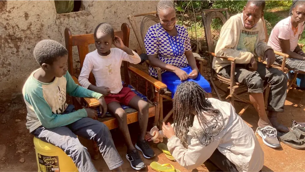 またサッカーができるように。ケニアの人々の足をスナノミ症から守る「第2回 SAFE FEET PROJECT」を2026年4月末に実施予定。 画像 1