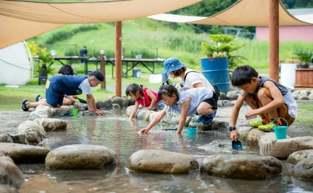 【地元再発見】GWは「近場」で感動体験。100万株のスイセンが咲き誇る「ノルンみなかみフラワーガーデン」が開園。愛犬との空中散歩や宝石探しが楽しめる「山遊び」の新定番。 画像 4