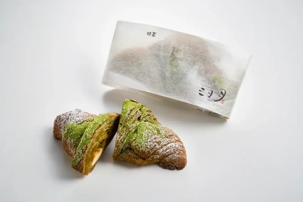 【季節限定】三日月屋のクロワッサンに『抹茶』が登場！香り高い抹茶を使用し、深みのある風味を実現 画像 1