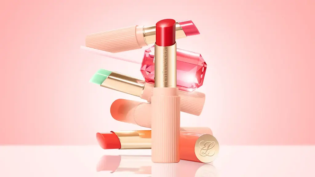 【2026年5月1日(金)オンライン限定発売】エスティ ローダーより、貴石の輝きとポジティブなエネルギーから着想を得た限定リップ コレクション「ジェムストーン グロウ コレクション」が登場。 画像 1