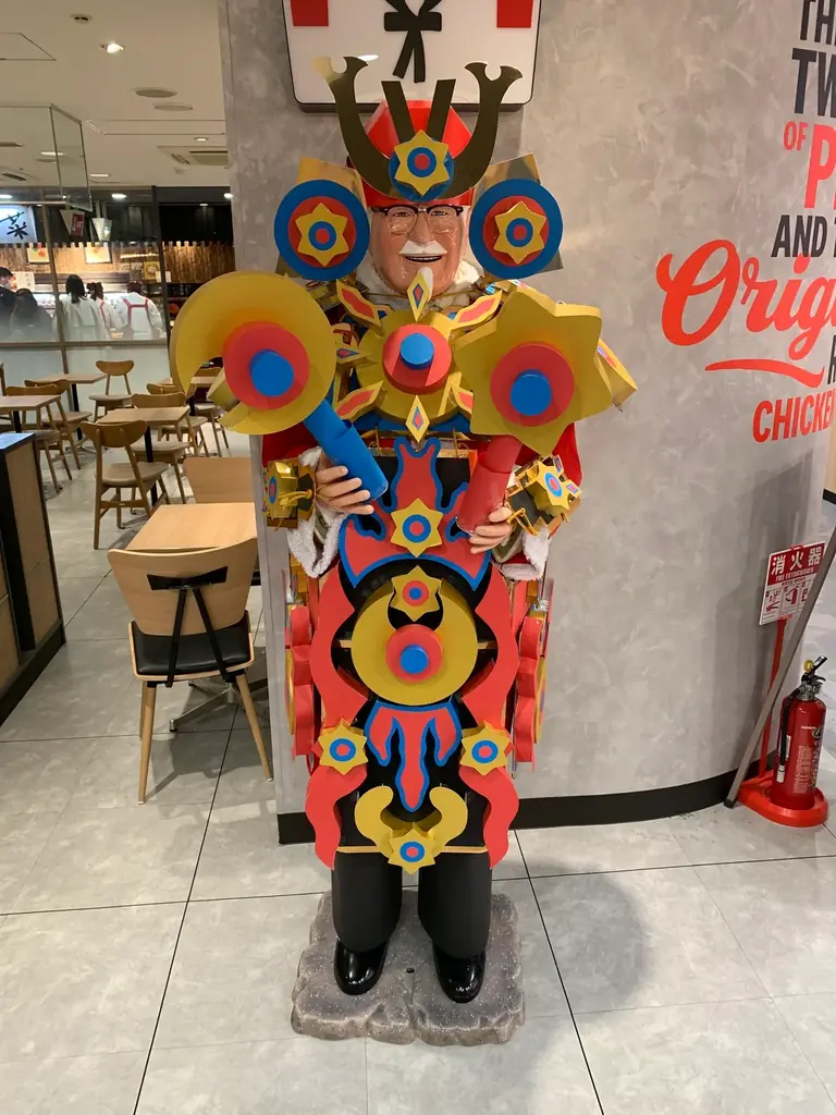 【限定ステッカーが手に入る塗り絵キャンペーンが初登場】各店舗の従業員手づくりの個性豊かな甲冑姿がお出迎え「武者カーネル」4月29日(水・祝)から期間限定で展示 画像 4