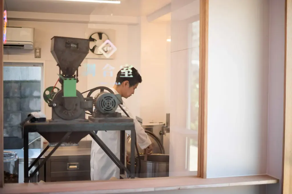 おふろcafe utataneで、よい風呂の日（4月26日）に合わせて、クラフトコーラ「イヨシコーラ」の世界を五感で楽しむイベントを開催 画像 2