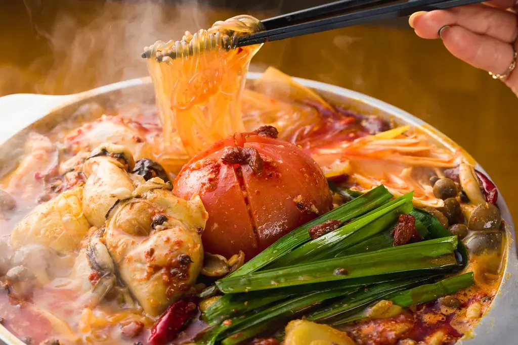 好評につきGWまで延長決定！大粒牡蠣とトマトまるごと使用したインパクト抜群の牡蠣麻辣湯(マーラータン)鍋！【かき家こだはる　新橋店】 画像 2