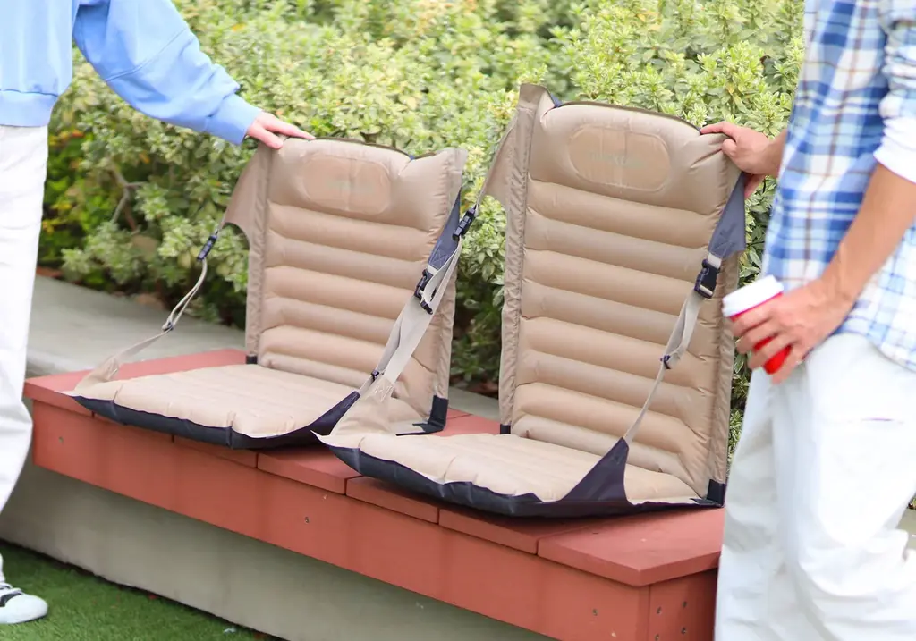 インフレータブルチェア再販、有明で展示