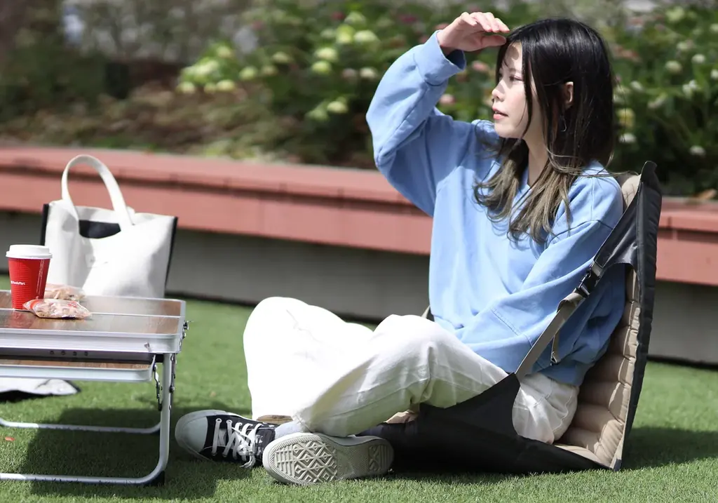 【昨年わずか1ヶ月で完売！】お出かけシーズンの「腰やお尻が痛い…」を解決する救世主！空気でふくらむ極上の特等席 画像 13