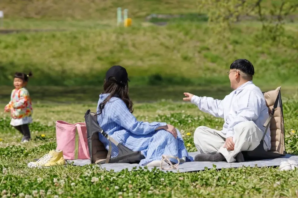 【昨年わずか1ヶ月で完売！】お出かけシーズンの「腰やお尻が痛い…」を解決する救世主！空気でふくらむ極上の特等席 画像 3