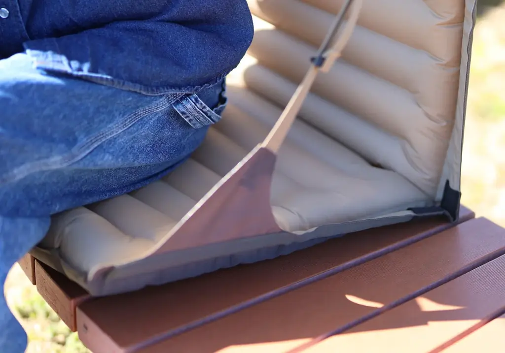 【昨年わずか1ヶ月で完売！】お出かけシーズンの「腰やお尻が痛い…」を解決する救世主！空気でふくらむ極上の特等席 画像 4