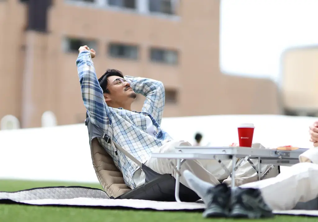 【昨年わずか1ヶ月で完売！】お出かけシーズンの「腰やお尻が痛い…」を解決する救世主！空気でふくらむ極上の特等席 画像 5