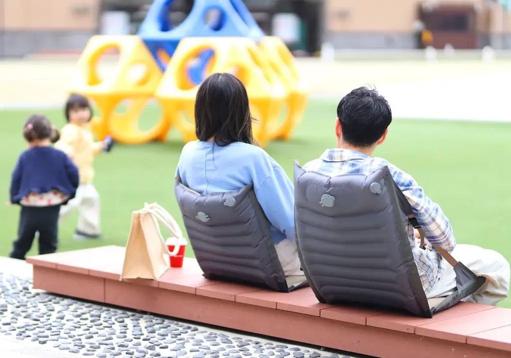 【昨年わずか1ヶ月で完売！】お出かけシーズンの「腰やお尻が痛い…」を解決する救世主！空気でふくらむ極上の特等席 画像 6