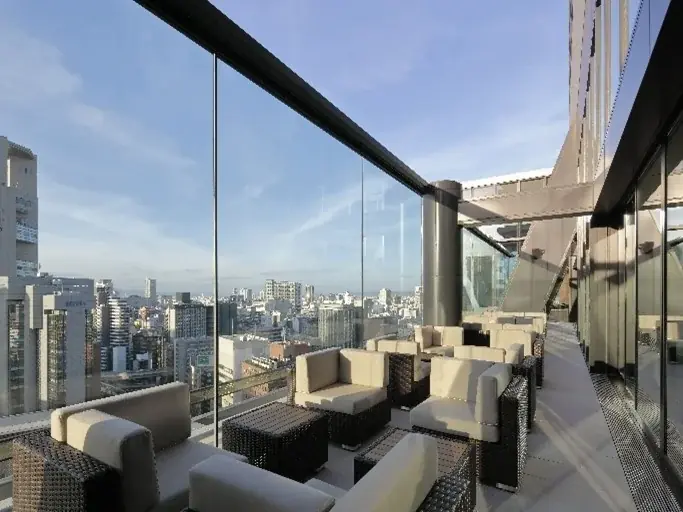 【CANDEO HOTELS×モンシェール】大阪の陽光に包まれて味わう、とろける至福の“大人の贅沢”を提供“まるでティラミス”なCANDEO HOTELS限定「堂島ロール」が登場！ 画像 2