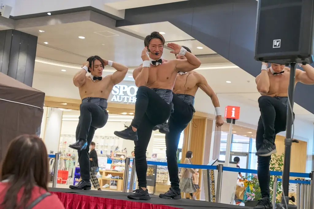 【ニコニコ超会議2026】SNSで話題の「マッスルタクシー」が幕張メッセに登場！最大筋力で盛り上げる『筋肉企画』は全国のお祭り・イベントでも対応可能 画像 11